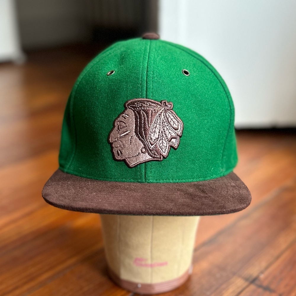 2013 Mitchell & Ness NHL Vintage Hockey strap back Chicago Blackhawks hat